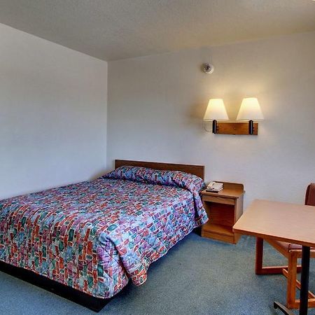 Rodeway Inn Fort Smith I-40 Екстериор снимка