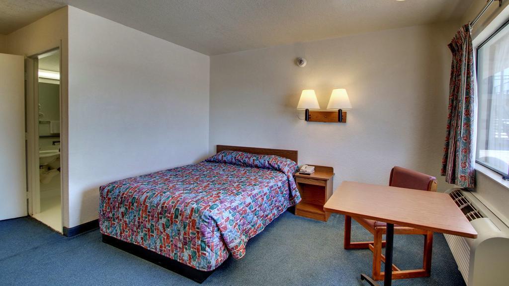 Rodeway Inn Fort Smith I-40 Екстериор снимка