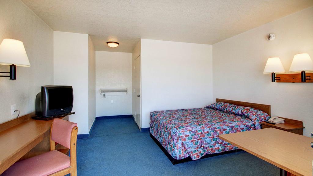 Rodeway Inn Fort Smith I-40 Екстериор снимка