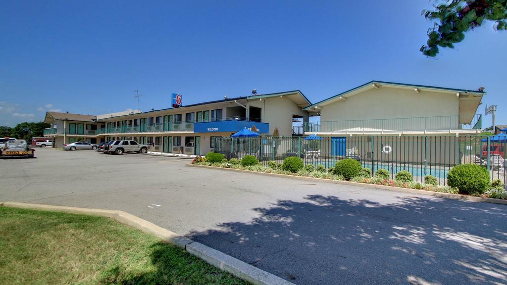 Rodeway Inn Fort Smith I-40 Екстериор снимка