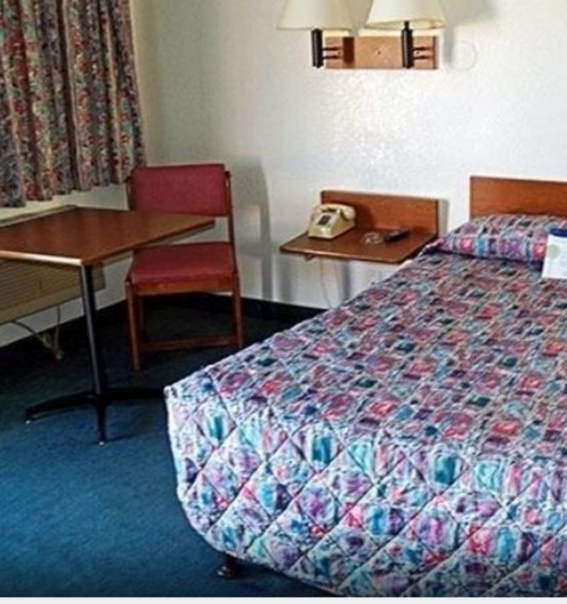 Rodeway Inn Fort Smith I-40 Екстериор снимка