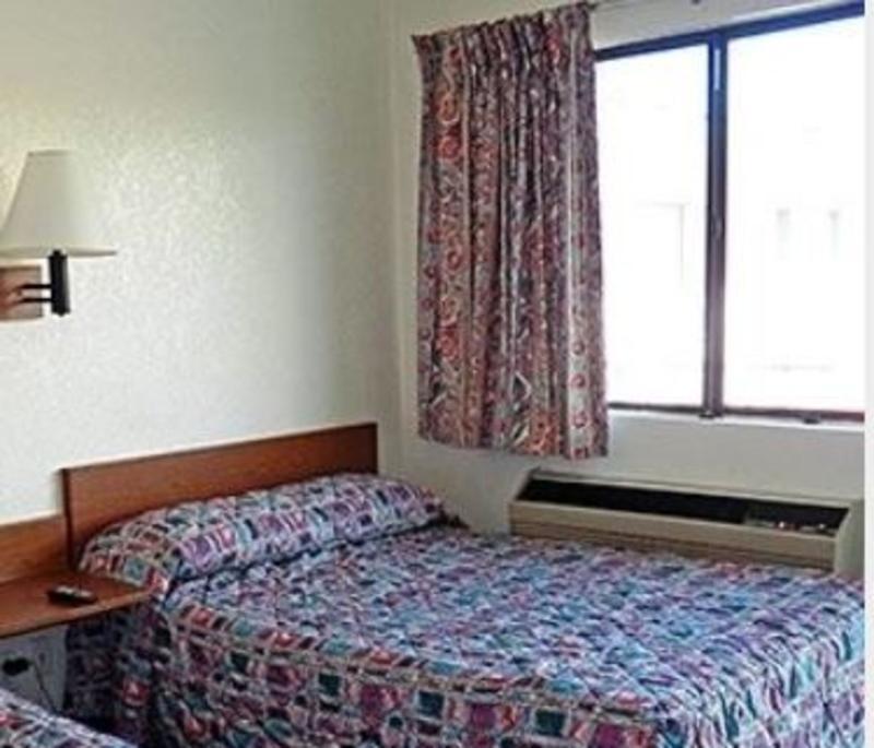 Rodeway Inn Fort Smith I-40 Екстериор снимка
