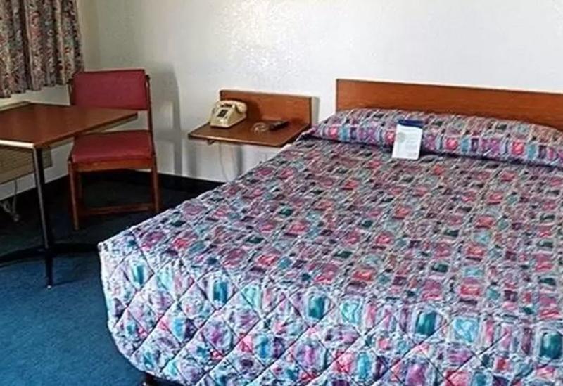 Rodeway Inn Fort Smith I-40 Екстериор снимка