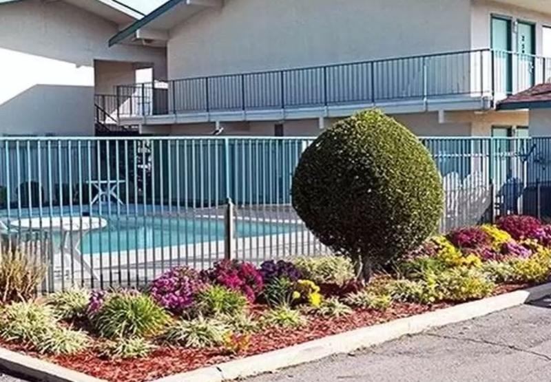Rodeway Inn Fort Smith I-40 Екстериор снимка
